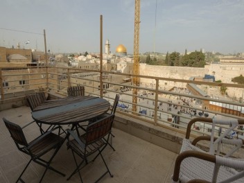 הבית ברחוב התמיד מול הכותל - ירושלים