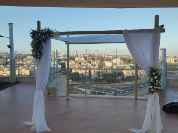 חופות במבוק להשכרה כולל עיצוב אישי