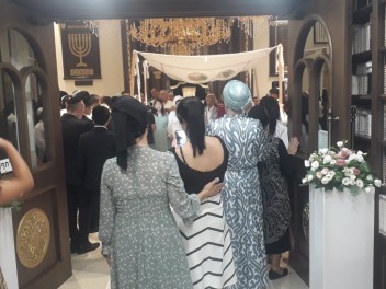 אוהל אברהם פסגת זאב – חתונה בבית כנסת בירושלים