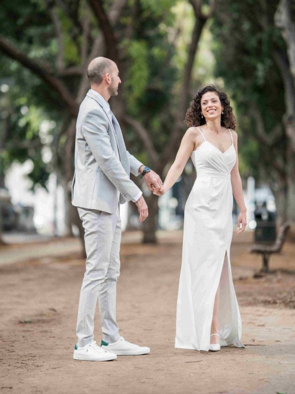שמלת כלה מהממת וקלילה ואוברול לריקודים